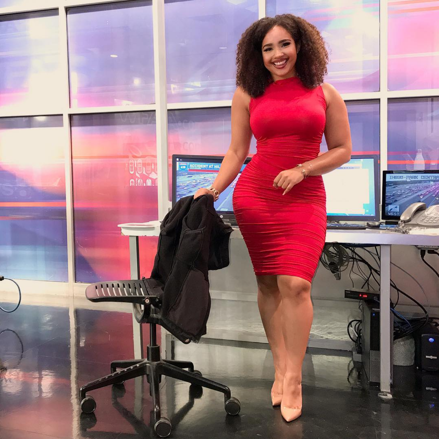 People Are Defending A Dallas TV Anchor After Viewer Criticizes Her Outifts
